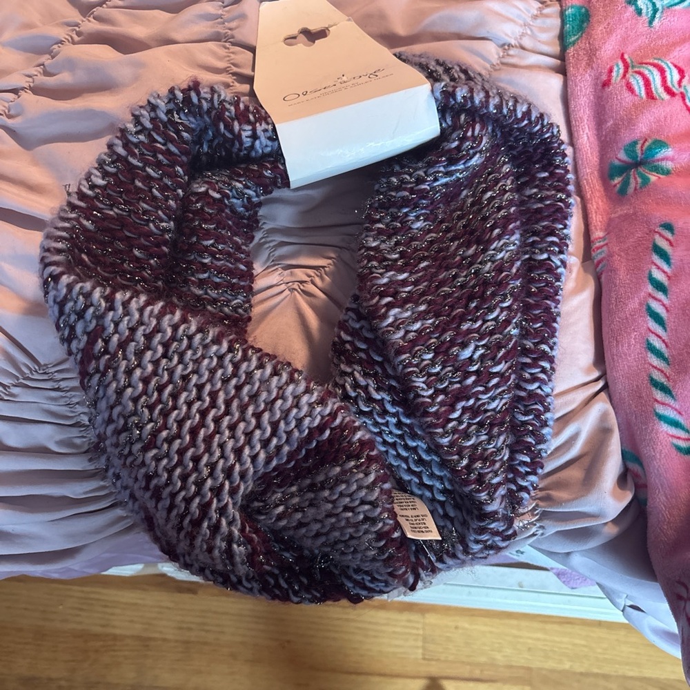 Olsenboye Maroon and Gray Knit Scarf